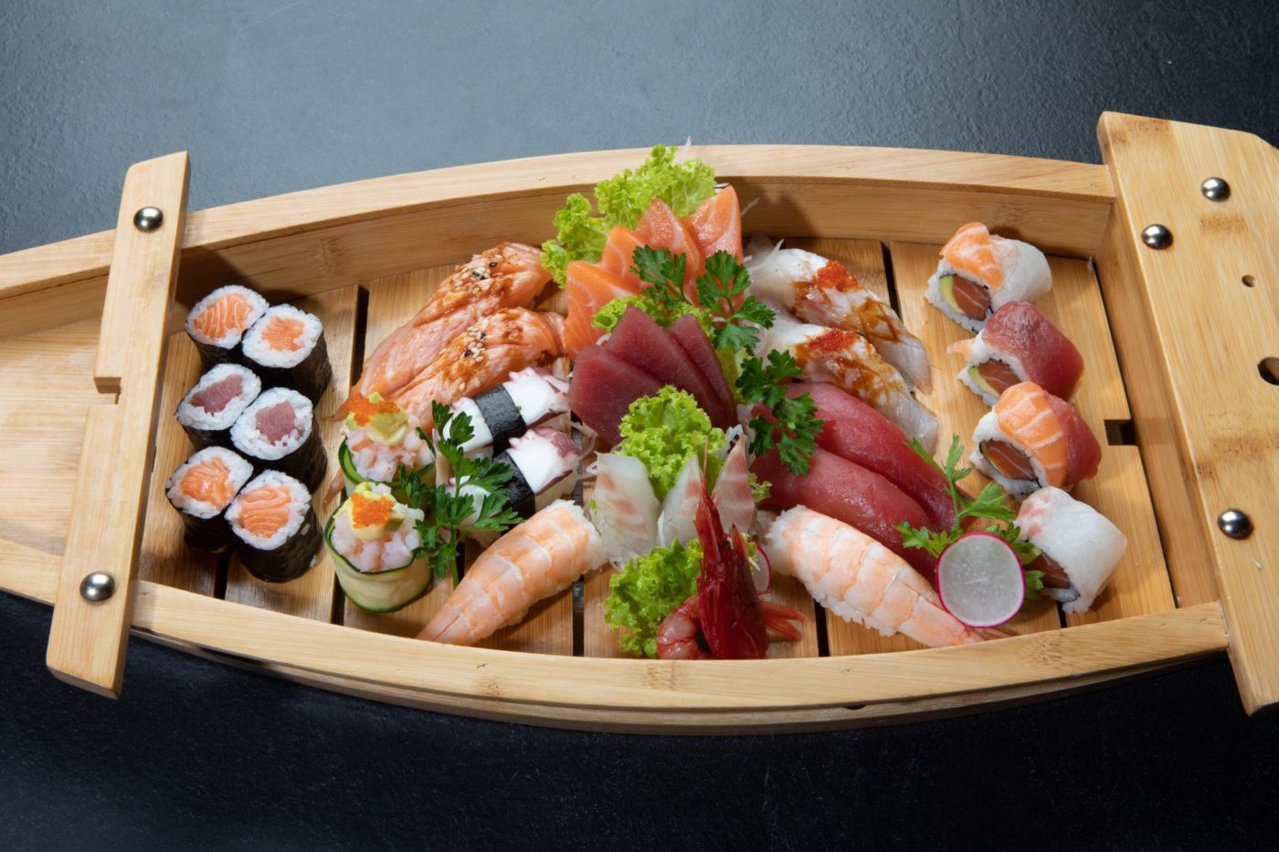 barca di sushi misto