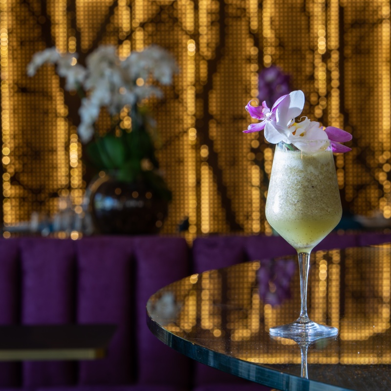 cocktail con fiore