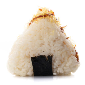 un onigiri con riso bianco e ebi tempura