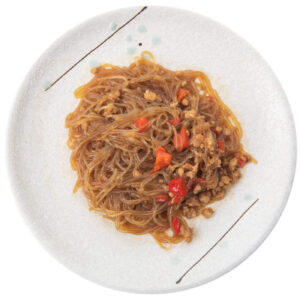 spaghetti noodles di soia con carne piccante